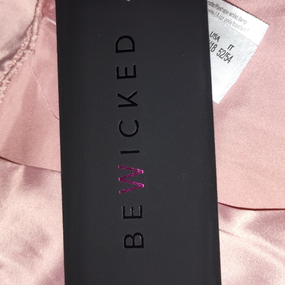 Robe - Picture 3 of 7